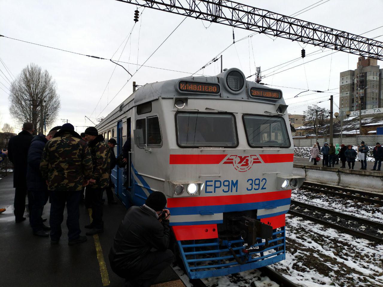 Покажи электричку. Киевская электричка. Украинские пригородные поезда. Электрички в Киеве. Пригородные электрички.